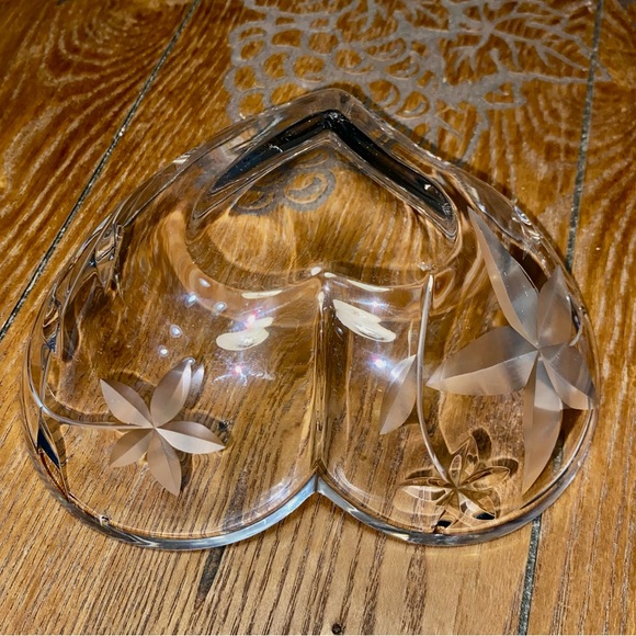 Mikasa Mon Amour Etched Flowers Crystal Heart Bowl Candy Dish - Picture 7 of 9